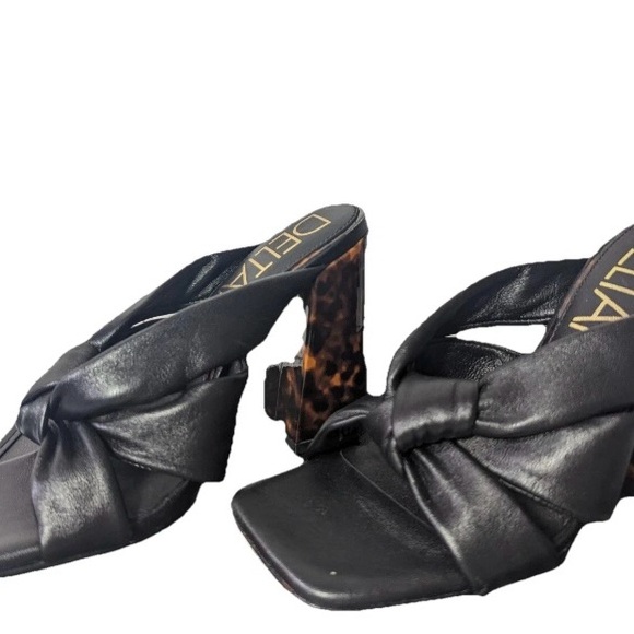 Delta Shoes - NEW - Size 6M Women's Deltan Puffy Black Leather Granite Platform Heeled Sandals